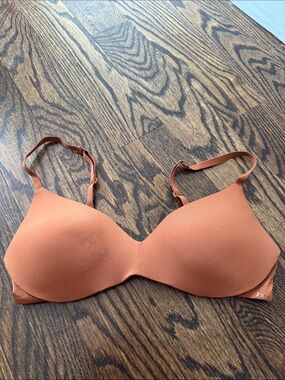 SKIMS Seamless Molded Bra in Rust Orange